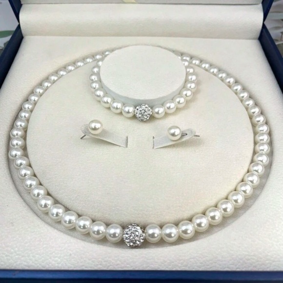 Jewelry - Pearl set